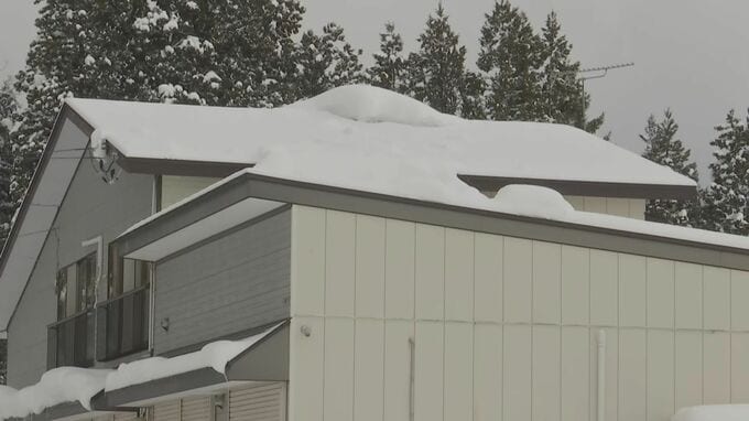 住宅の屋根の上で70代夫婦とみられる2人死亡　雪下ろし作業中か　秋田・大仙市|TBS NEWS DIG