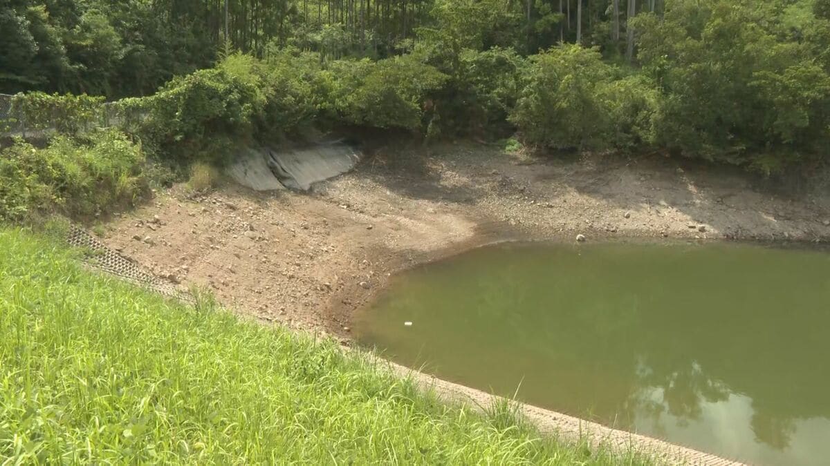 少雨で水位が下がり…ため池に沈んだ車で発見された人骨は16年前から行方不明の男性（42）と判明　大分