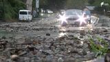 「道路に泥水が…」台風10号接近に伴う大雨の影響で道路に土砂流入 観光の街・熱海が一時“陸の孤島”状態に | 静岡のニュース | SBSNEWS | 静岡放送