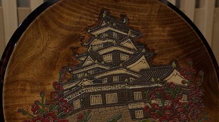 岡山の伝統工芸「烏城彫久交会」の作品展 木や漆の優しさと彫刻