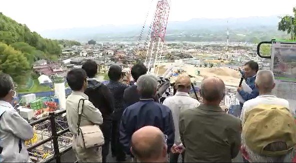 「リニア中央新幹線」長野県駅周辺が見渡せる展望台…飯田市に設置され地元住民に公開「工事は進ちょくしていると実感できた…」　|　SBC NEWS | 長野のニュース | SBC信越放送