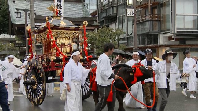 「めったにないこと」「次回は85歳･･･」25年に1度の”神様のお引っ越し”「式年遷宮」　3基の神輿が町を練り歩く　福岡・櫛田神社|TBS NEWS DIG