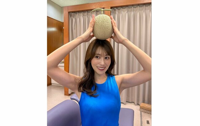 【 中川安奈 】 「甘くておいしくて　しあわせすぎたっ」　メロンを手に笑顔|TBS NEWS DIG