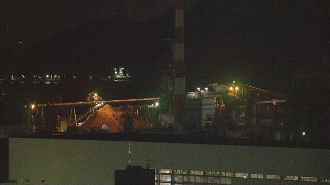 日本製紙岩国工場で火事　チップヤードから火が出たか…午後8時20分鎮火　山口　|　山口のニュース・天気・防災｜tys NEWS｜ｔｙｓテレビ山口