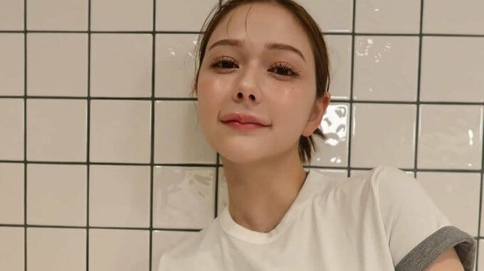 【 村重杏奈 】秋本番でもデニムに白Ｔで「華金の午後！あと少しがんばっちまえば！乾杯！」　フォロワー賛辞「健康的で美しい」|TBS NEWS DIG