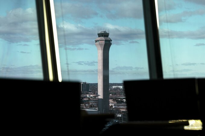 米ニューアーク空港の管制で通信障害、航空機との連絡手段を90秒喪失