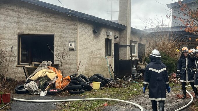 【続報】「黒煙と火が見える」北海道室蘭市の平屋住宅で火事　内部から性別不明の遺体　住人の男性と連絡とれず　|　北海道のニュース｜HBC北海道放送