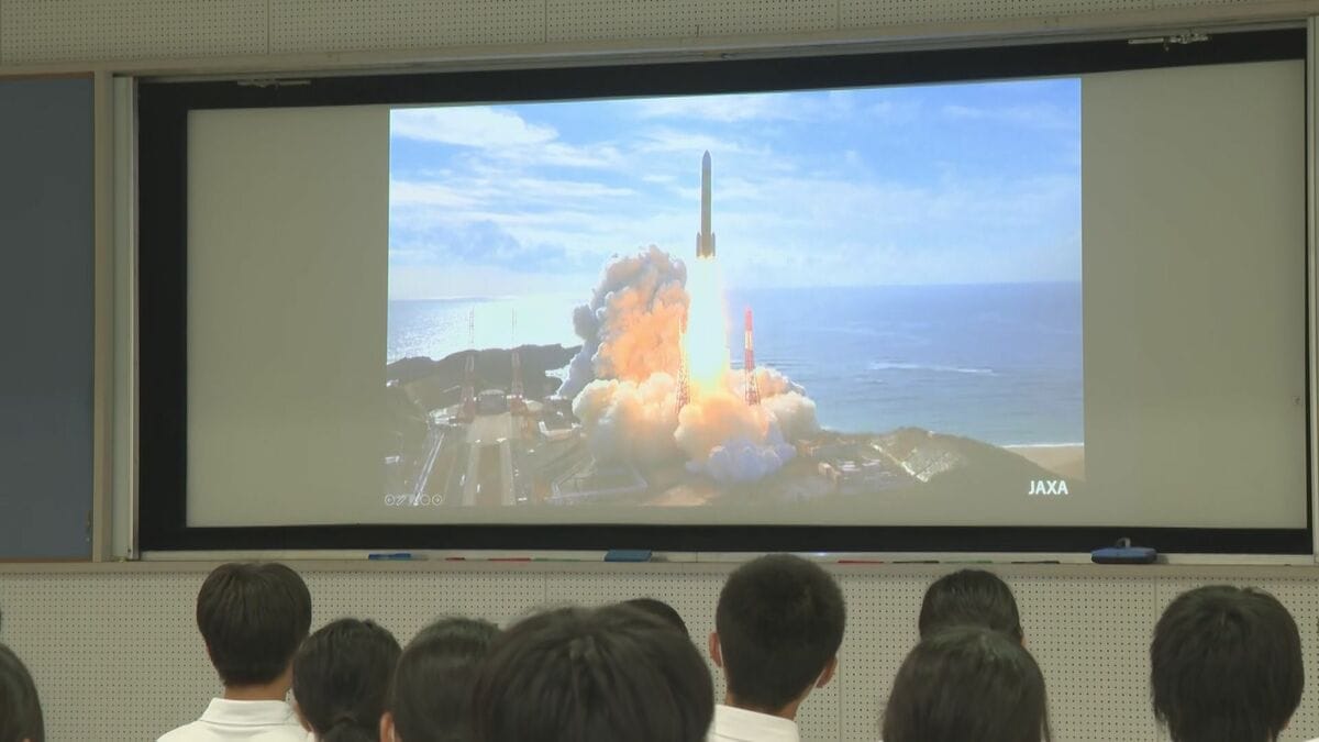 JAXA職員が中学生にロケット特別授業「宇宙っておもしろい」総合学習の一環として