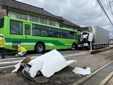 路線バスと中型トラックが正面衝突 3人を病院へ搬送 トラック運転手が意識不明の重体 富山・南砺市|TBS NEWS DIG