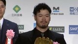 初受賞の阪神・佐藤輝明「大山さんによく助けられたんで感謝」最多得票の大山悠輔は「これから先すごく自信に」【GG賞表彰式】|TBS NEWS DIG