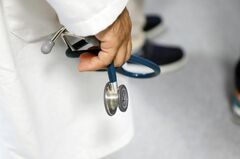 米就労ビザH-1Bの高額手数料、医師は免除の可能性－ホワイトハウス| TBS CROSS DIG with Bloomberg