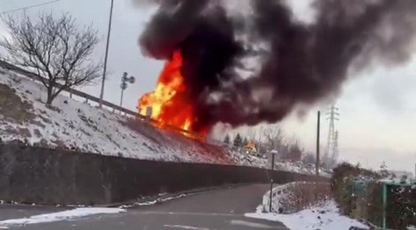 高速道路でキャリアカーが炎上　荷台の車6台も焼ける　千曲市の更埴ジャンクション　けが人はなし　長野　|　SBC NEWS | 長野のニュース | SBC信越放送