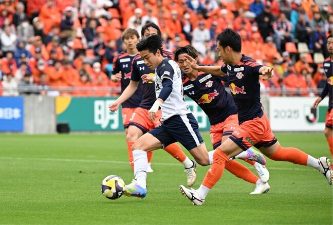 ジュビロ磐田 マテウスペイショット劇的ATヘッド弾で追いつく 大宮と2-2【J2リーグ第18節速報】|TBS NEWS DIG