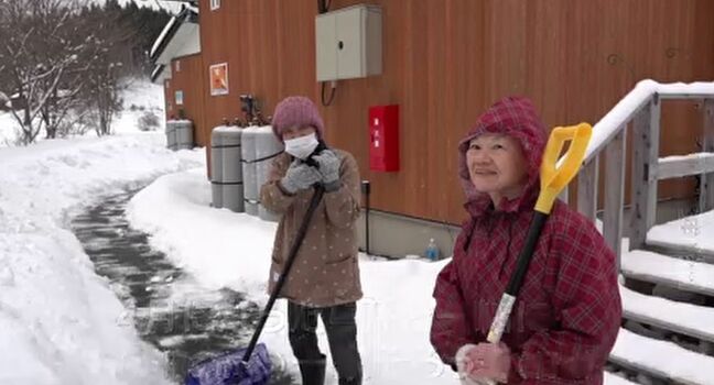 孫娘は高校進学 奥能登で一緒に暮らす祖母も春には孫とともにふるさと離れる決断 「ふるさとで最後の雪かき」|TBS NEWS DIG