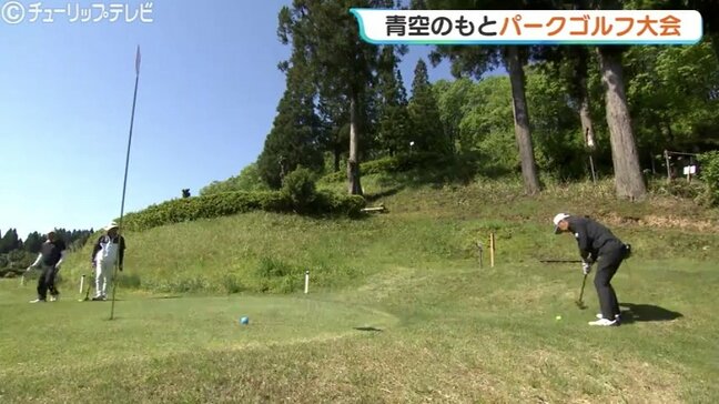 青空のもとパークゴルフに心地よい汗　恒例のチューリップテレビ杯　県内外から70人の愛好家|TBS NEWS DIG