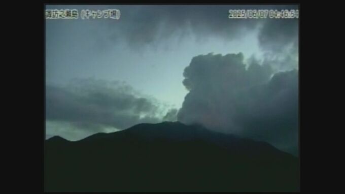 諏訪之瀬島で連続噴火　４時間以上も継続で噴煙最大1300メートル　火山性地震、火山性微動も観測　鹿児島|TBS NEWS DIG