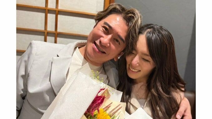 【 川﨑麻世 】　結婚2周年のお祝いに感謝　妻との円満の秘訣明かす「愚痴くらいは全て受け入れてます」|TBS NEWS DIG
