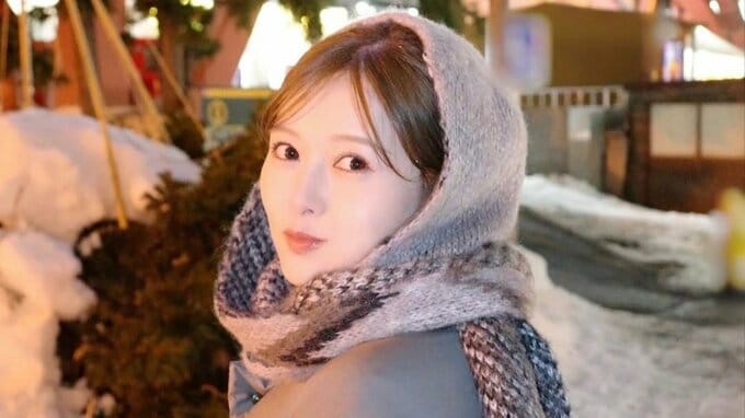 【 白石麻衣 】過ぎ行く冬を惜しむように「冬！」　雪景色を背景に写真を公開にファン反響「まいやんと雪合いますね」|TBS NEWS DIG