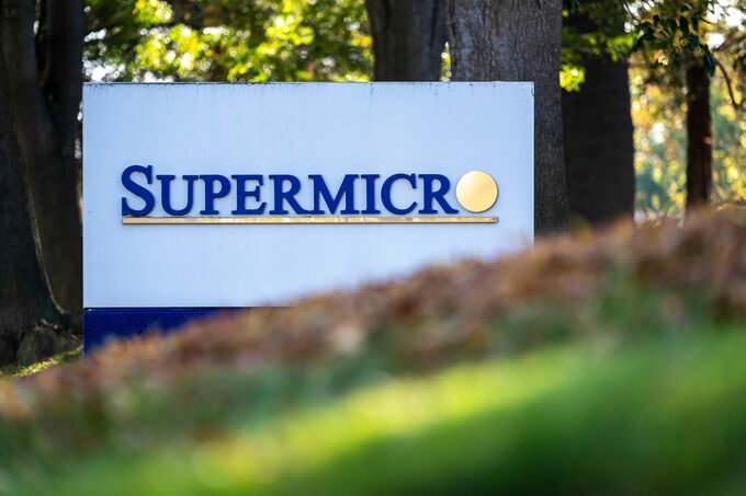 スーパー・マイクロが資金調達でエバコア起用、上場廃止回避目指す