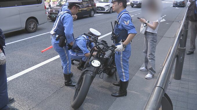 警視庁がモペットの違反走行取り締まり　無免許運転や歩道走行など疑いで男女11人を摘発　東京・渋谷|TBS NEWS DIG