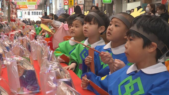 小さなお内裏さま・お雛さまが下通をパレード　保育園児が作ったひな人形並ぶ「肥後のひな祭り」3月3日まで　|　熊本のニュース｜RKK NEWS｜RKK熊本放送