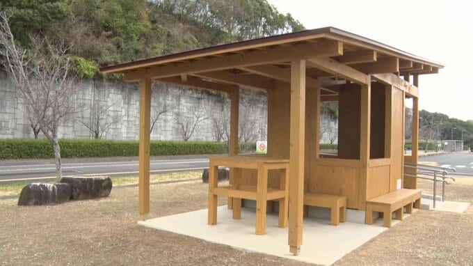 高校生が設計・建築、公園の「東屋」が完成　バリアフリー仕様で「室内にいる感覚と開放感」を同時に味わえるデザイン|TBS NEWS DIG