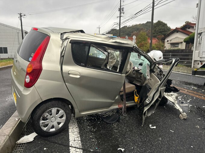 軽乗用車と大型トラックが衝突　現場付近の国道２号が全面通行止め　山口・宇部|TBS NEWS DIG