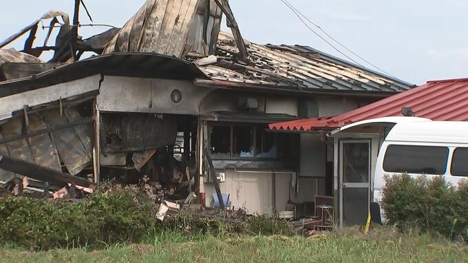 住宅1棟を全焼する火事　焼け跡から身元不明の2人の遺体見つかる　岩手・矢巾町|TBS NEWS DIG
