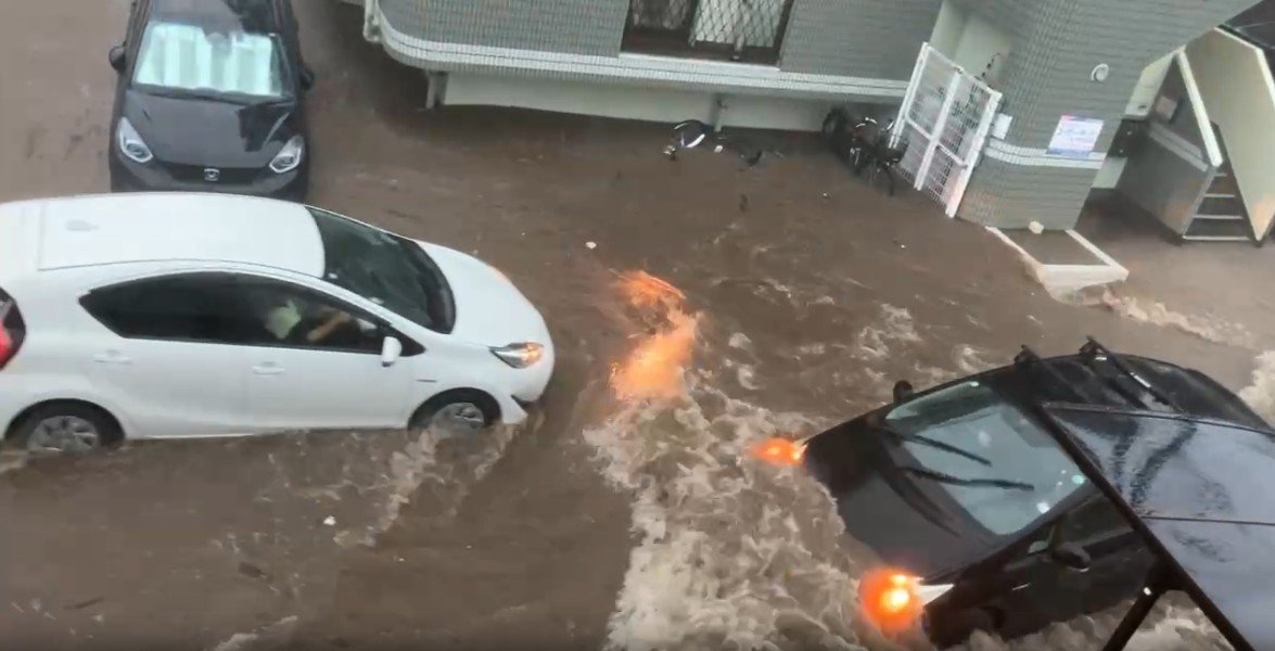 台風12号が上陸 「道路が川に」「2階に避難」川の氾濫、道路の冠水