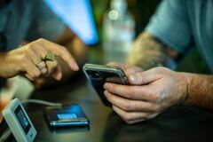 米世帯でモバイルバンキング利用拡大－高齢者や低所得層に課題| TBS CROSS DIG with Bloomberg