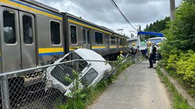 千葉・山武市の踏切でJR総武本線の電車とダンプカーが衝突 ダンプカー運転手の男性(40代)が重傷 運転再開は午後3時ごろの見込み|TBS NEWS DIG