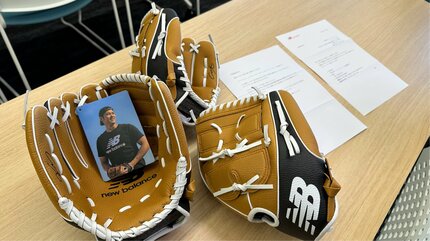 野球しようぜ」大谷翔平選手からのクリスマスプレゼント！グローブが