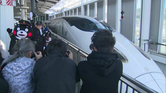 「くまモン」も駆けつけお祝い 九州新幹線、全線開業から15周年 記念の臨時列車も運行|TBS NEWS DIG