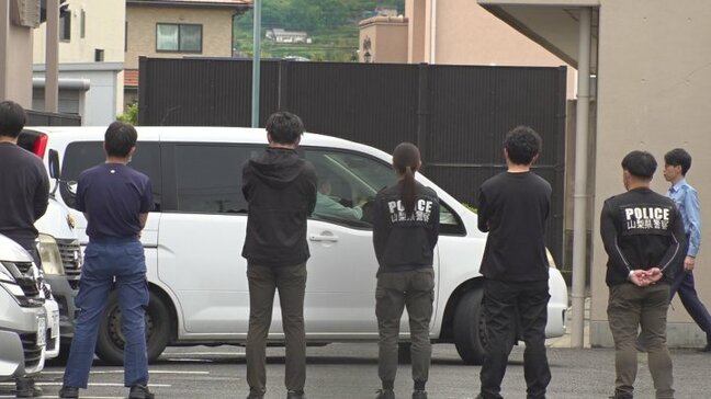 父親を刃物で切りつけ　男子高校生を殺人容疑で送検　死亡した父親の首には深い傷　山梨|TBS NEWS DIG