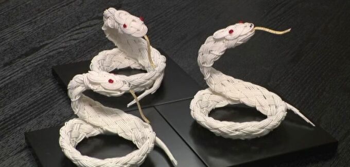 来年に向け「幸運の白ヘビ」 加賀水引づくりがピーク|TBS NEWS DIG