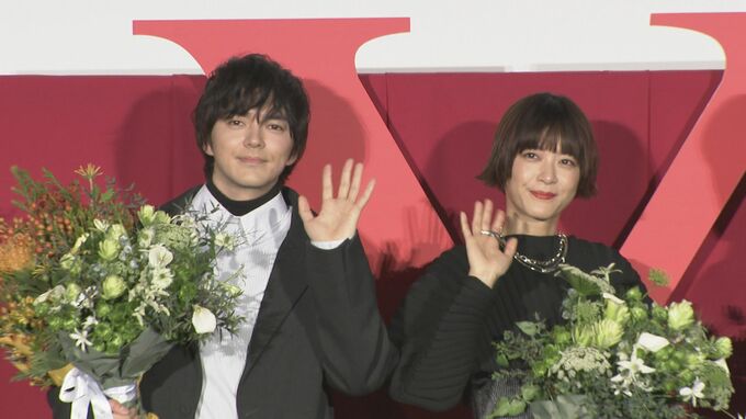 【林遣都】上野樹里の誕生日サプライズに動揺　「綺麗な爪なのにダンボールをベリベリっと」と舞台裏を丸裸に|TBS NEWS DIG