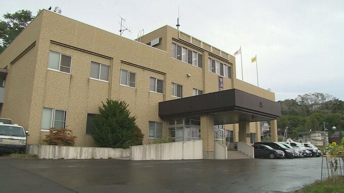 燃えた車のそばに性別不明の遺体「枯れ草が燃えている」駆け付けた警察・消防が発見《北海道余市町》枯草にも延焼か|TBS NEWS DIG