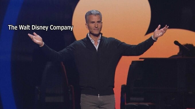 米ウォルト・ディズニー　CEO交代へ　後任にテーマパーク部門トップのジョシュ・ダマロ氏