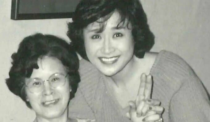 【小林幸子】母の命日にモノクロの思い出の写真を公開「お母さん、3姉妹を産んでくれてありがとう」|TBS NEWS DIG