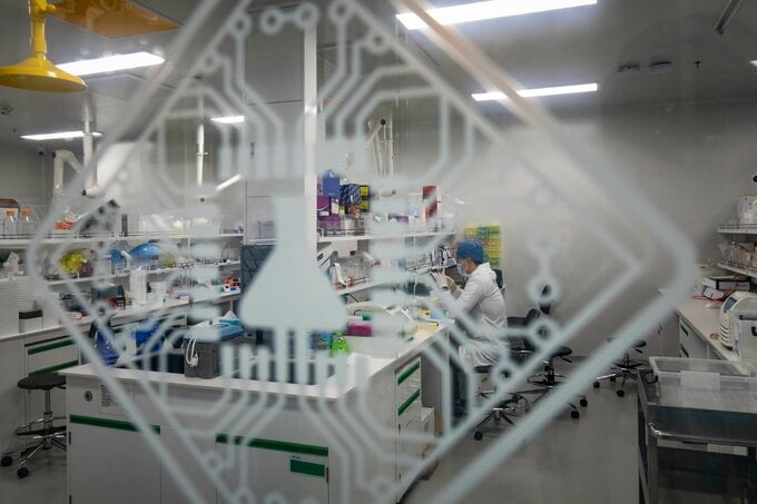 AI創薬のインシリコが香港上場、株価急伸－約460億円規模のIPO実施