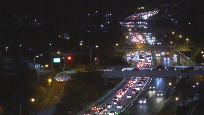 中央道・上り小仏トンネル付近先頭に２５キロの渋滞　3連休で混雑続く【午後6時半現在】|TBS NEWS DIG