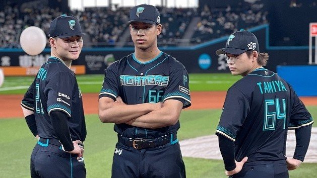 日本ハム】来季のエスコン4月限定ユニフォームを発表 高級感のある