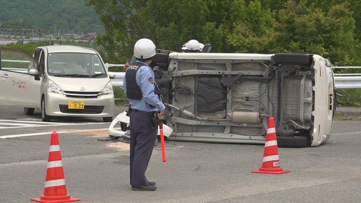 78歳が運転する車が車2台に衝突し2人が死亡した事故　検察は衝突するまで約20秒 信号を確認していなかったと指摘　山梨