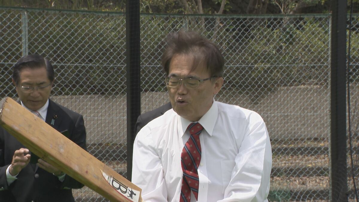 ｢本当に広い…｣ アジア大会クリケット会場を愛知･大村秀章知事が視察 競技を体験 日進市の口論義運動公園