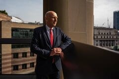 ダイモン氏が英財務相と直談判、銀行増税阻止でロビー活動強化－報道| TBS CROSS DIG with Bloomberg