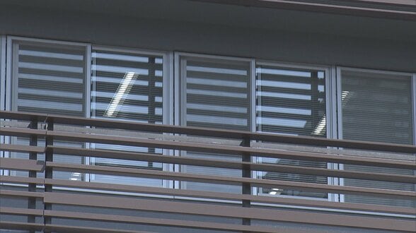 朝の歩道 50～60代女性が倒れ死亡…身長150センチで白色半袖、紺色半ズボン　警察が身元の特定進める　富山　|　富山のニュース｜天気・防災｜チューリップテレビ