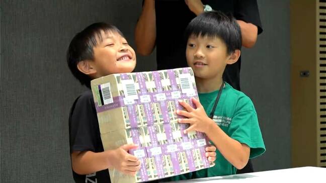 「本物の1億円、持ってみたら重かった」　こども信用金庫教室　鹿児島|TBS NEWS DIG