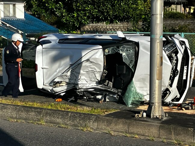 「車と車の事故　1台が横転して中に閉じ込められている」　車同士の事故で58歳男性が意識不明の重体　50代女性が重傷　小学生男児が軽傷　広島市安佐北区|TBS NEWS DIG