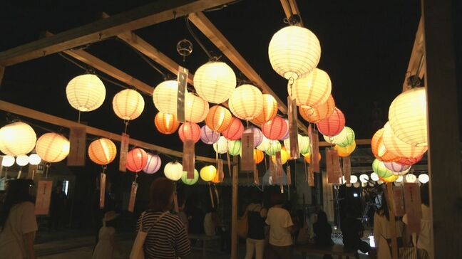 約450個の提灯に願い込めた短冊が揺れる…岩津天満宮“献燈祭”「夜もすてき」 能登半島の神社支援で海産物などの販売も 愛知・岡崎市|TBS NEWS DIG
