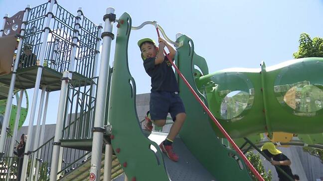 熱くなりにくく、滑りにくい！新都心公園に大型遊具誕生 9月30日から利用開始 ハワイアンカフェ「コナズ珈琲」も開業予定|TBS NEWS DIG